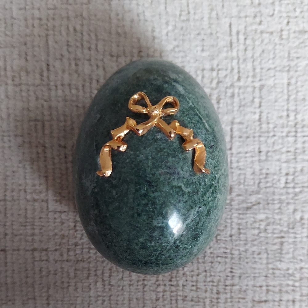 Vintage 1988 The Franklin Mint Brand Italian Carrara Marble Decorative Egg